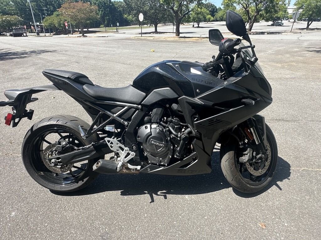 2025 Suzuki GSX-8R