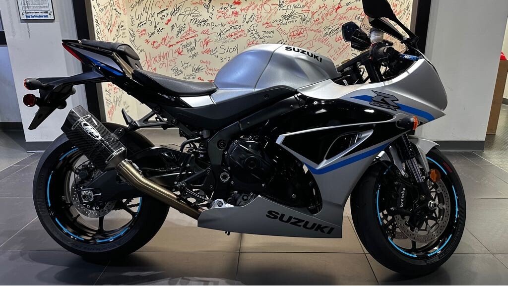 m 22079 – PUIG JAPAN OFFICIAL