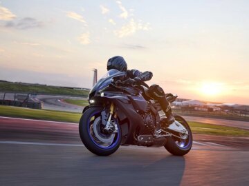 New 2025 Yamaha YZF-R1M