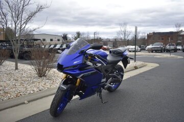 New 2025 Yamaha YZF-R3