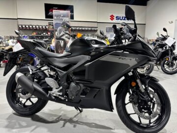 New 2025 Yamaha YZF-R3