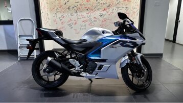 New 2025 Yamaha YZF-R3