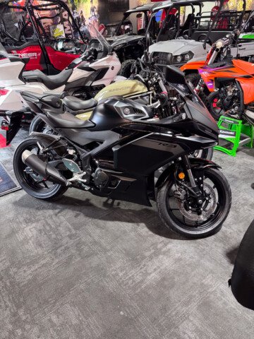 New 2025 Yamaha YZF-R3