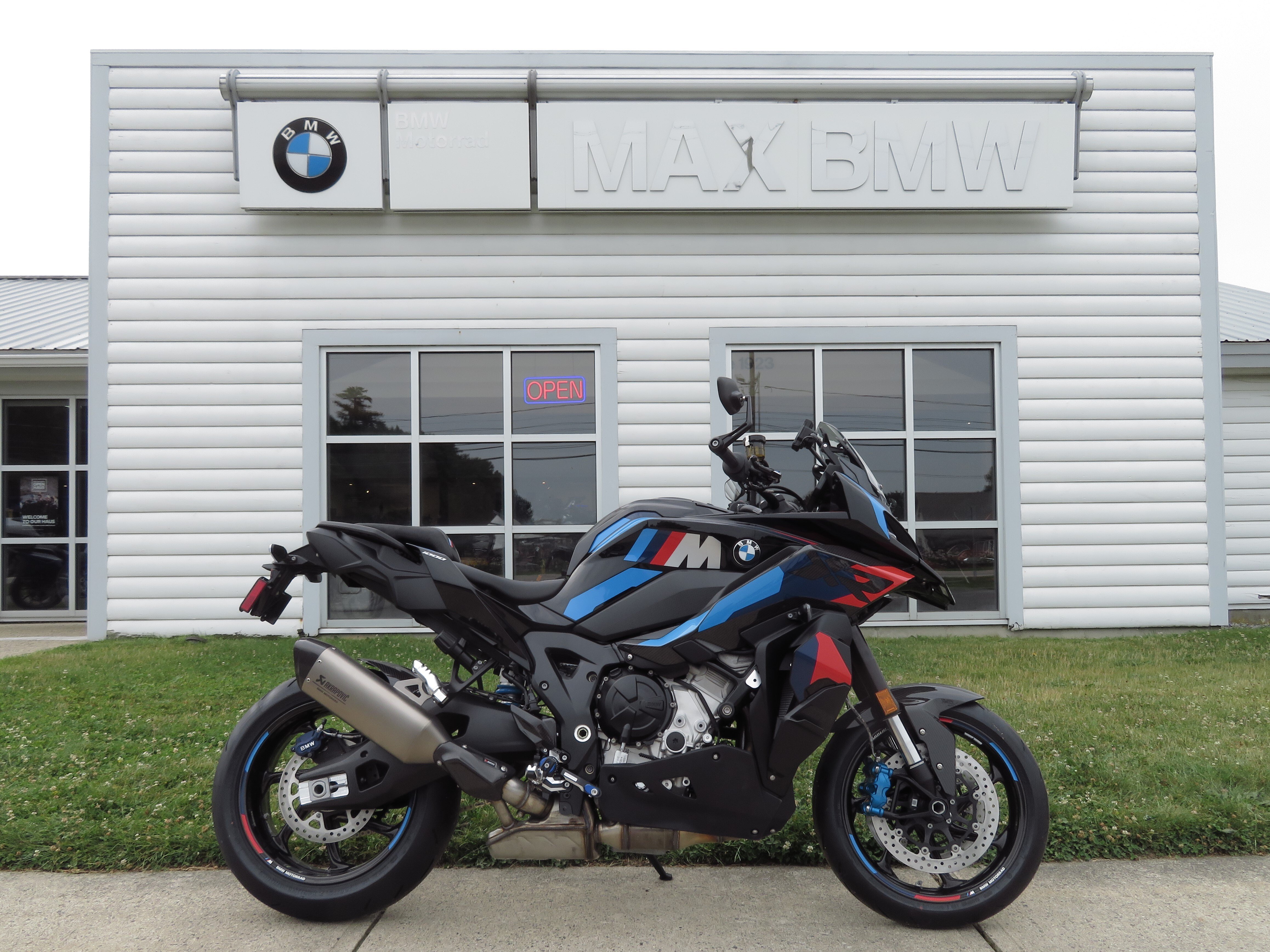 New 2026 BMW M1000XR