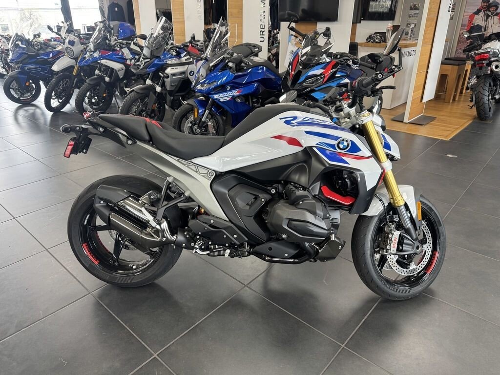 2026 BMW R1300R