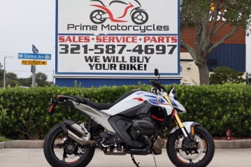 2026 BMW R1300R