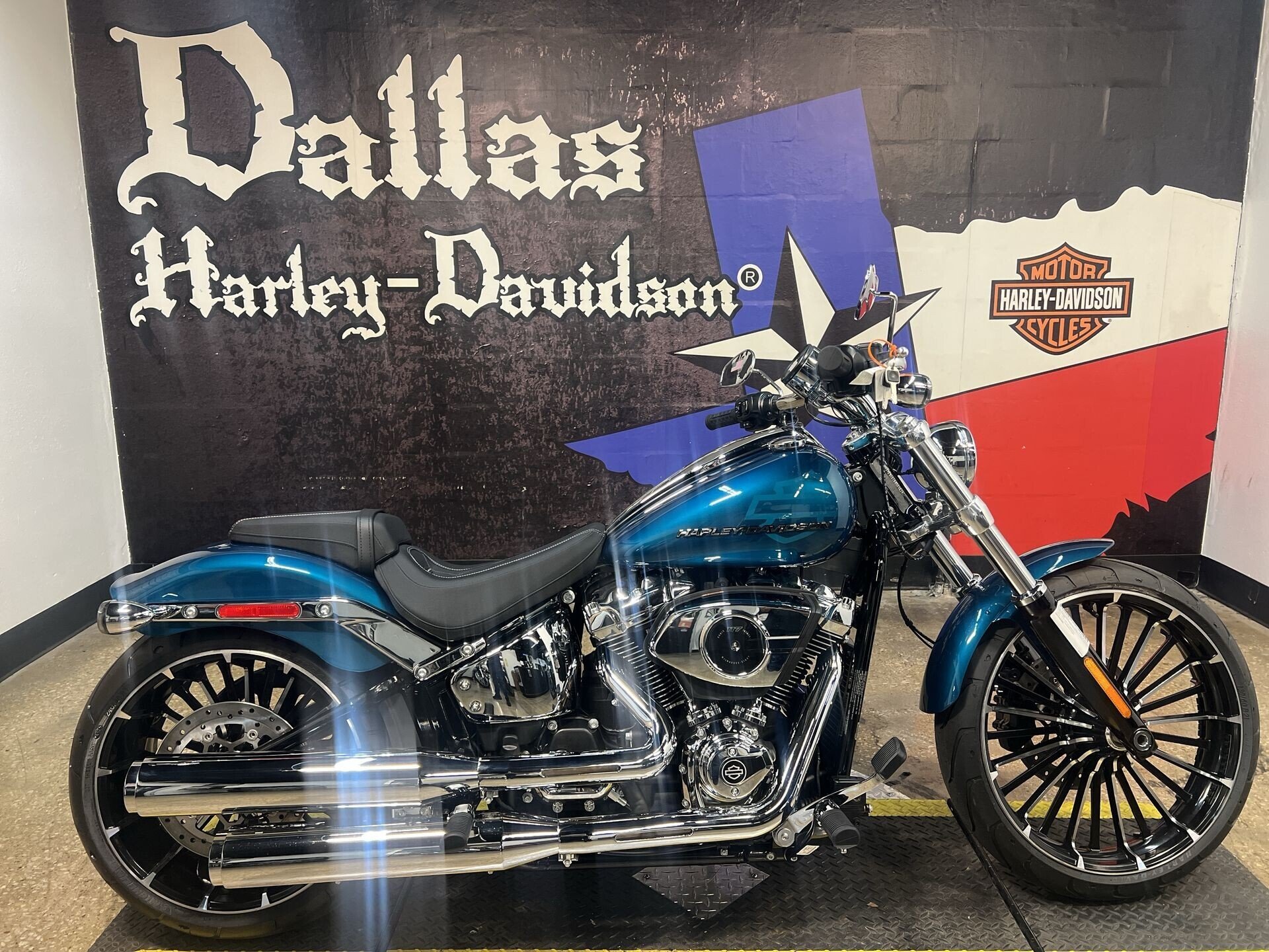 2026 Harley-Davidson Softail Breakout