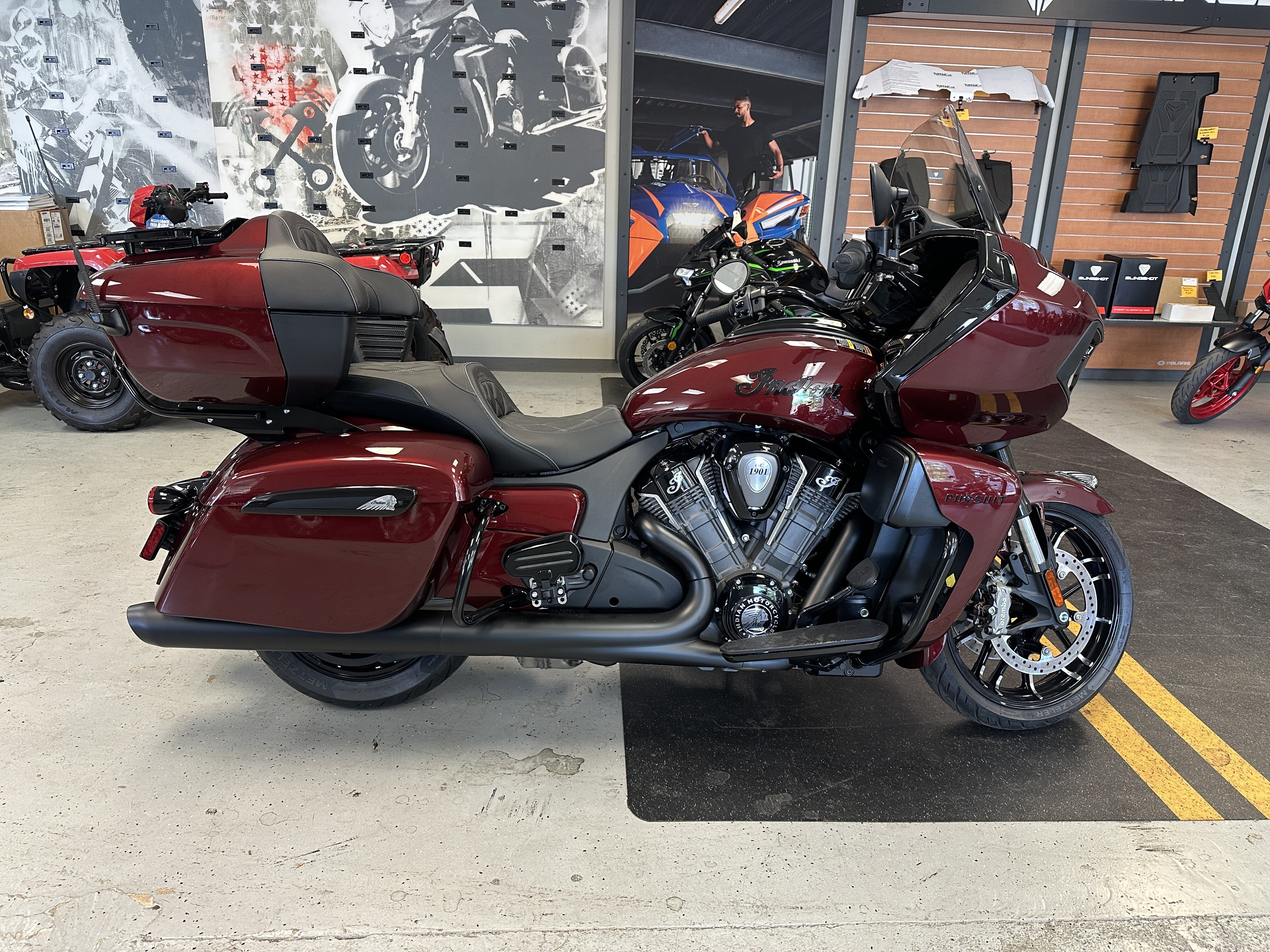 New 2026 Indian Pursuit Dark Horse