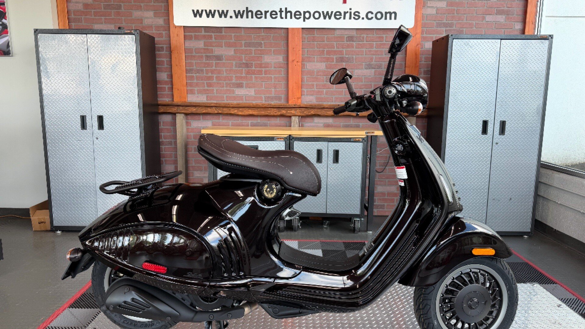 New 2026 Vespa 946