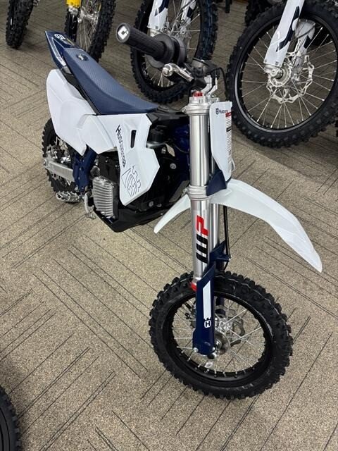 New 2027 Husqvarna EE 5