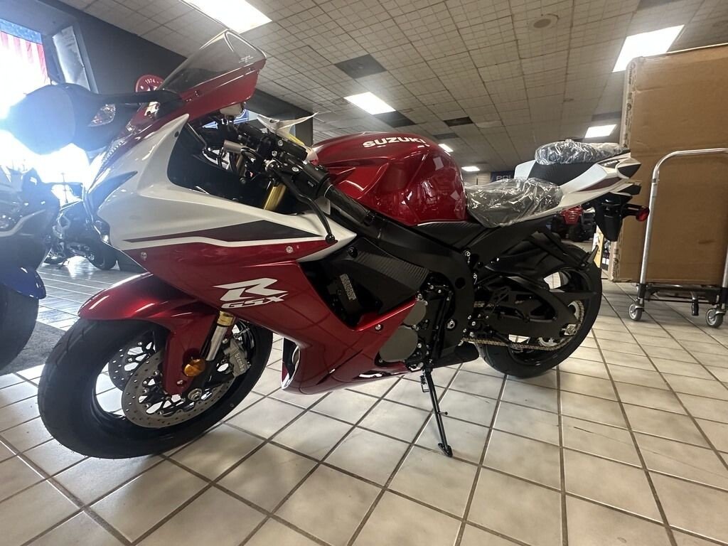 New 2027 Suzuki GSX-R750