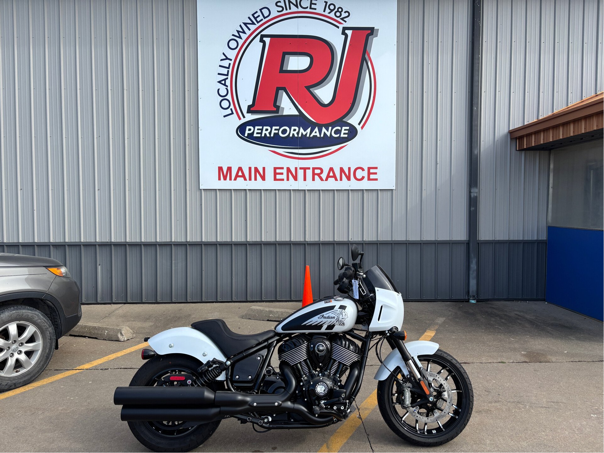 New 2024 Indian Sport Chief Dark Horse w/ABS