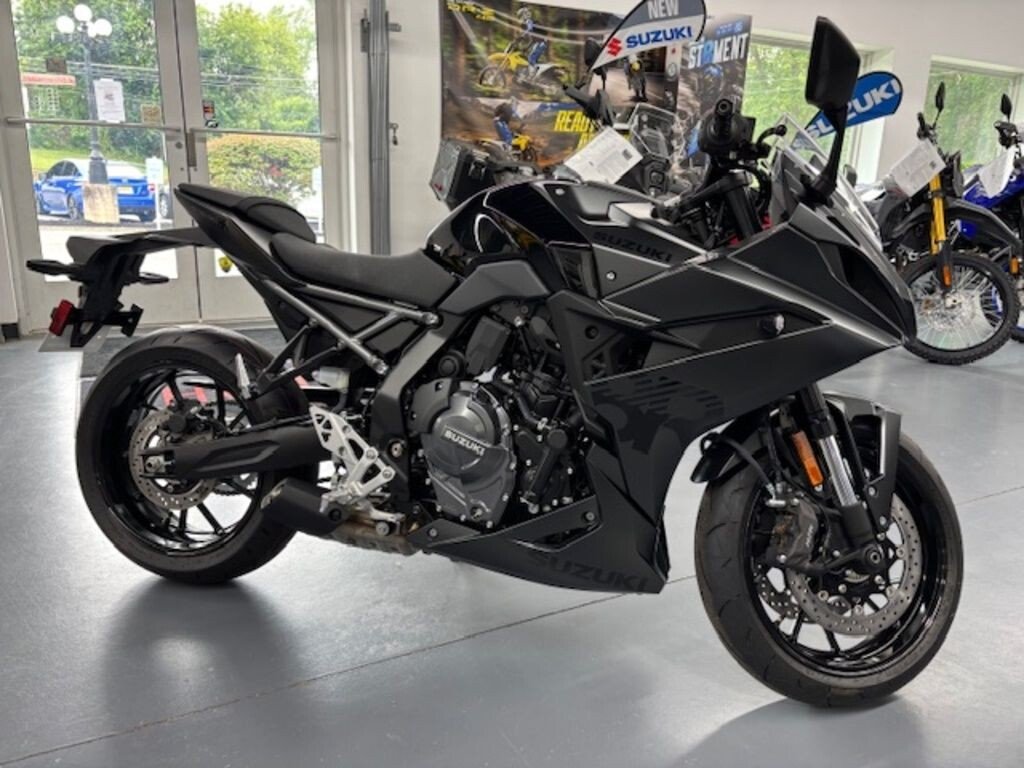 New 2025 Suzuki GSX-8R