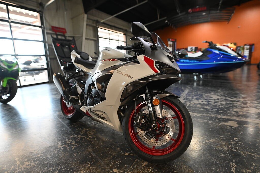 KRT2000 ページ C 2018 Kawasaki Ninja® ZX™-6R KRT Edition | Motorcycle.com