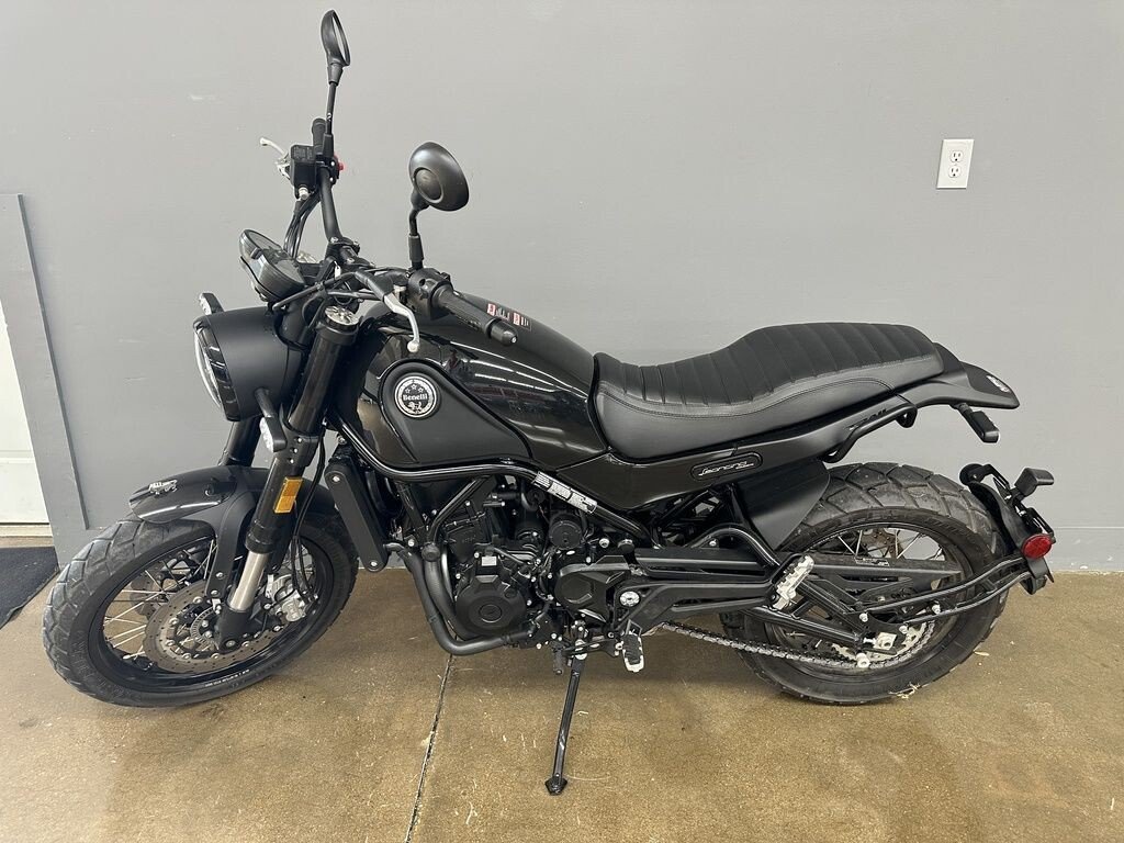 2022 Benelli Leoncino