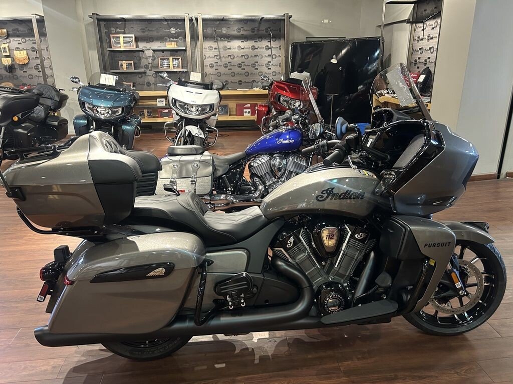 New 2025 Indian Pursuit Dark Horse