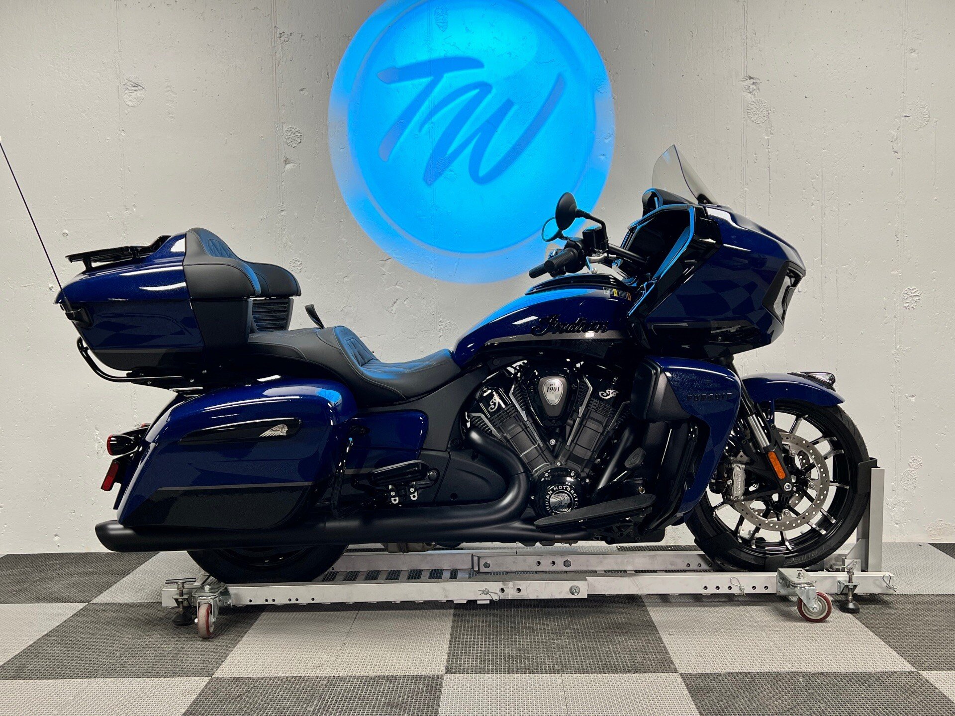 New 2025 Indian Pursuit Dark Horse