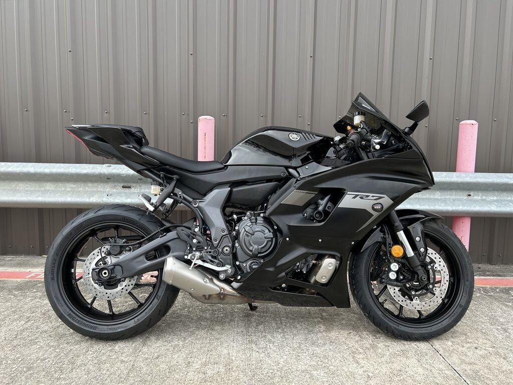 New 2025 Yamaha YZF-R7