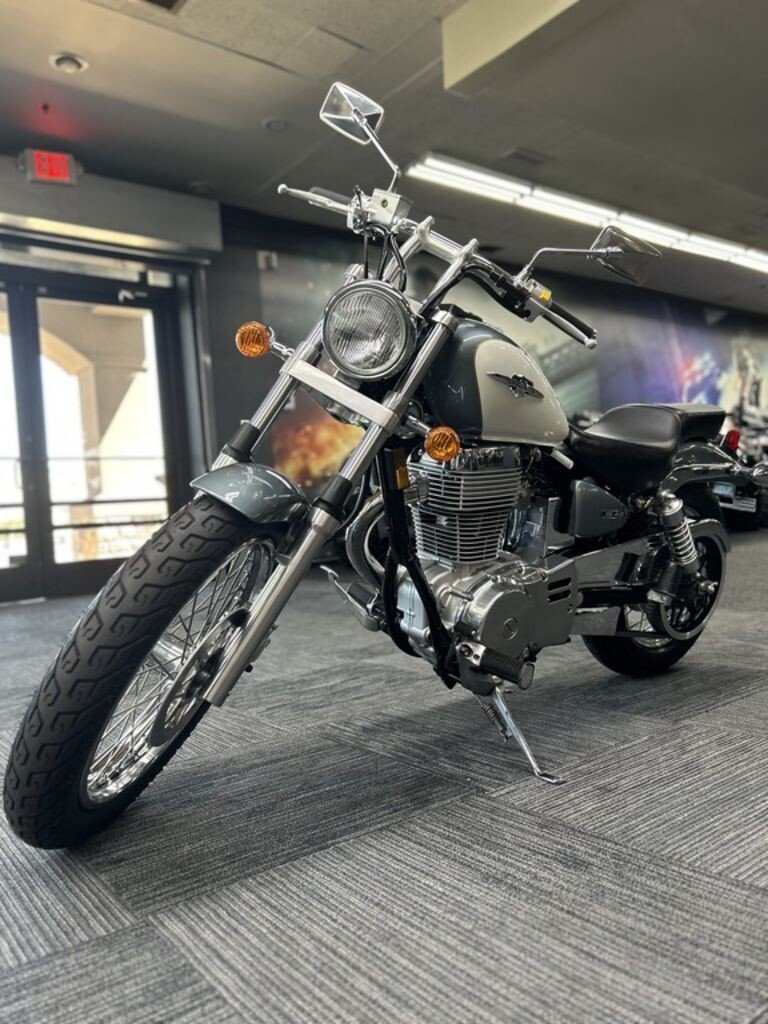 2014 Suzuki Boulevard 650 S40
