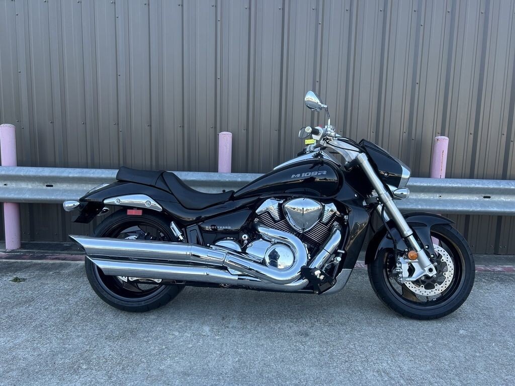 New 2025 Suzuki Boulevard 1800 M109R