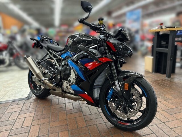 New 2025 BMW M1000R