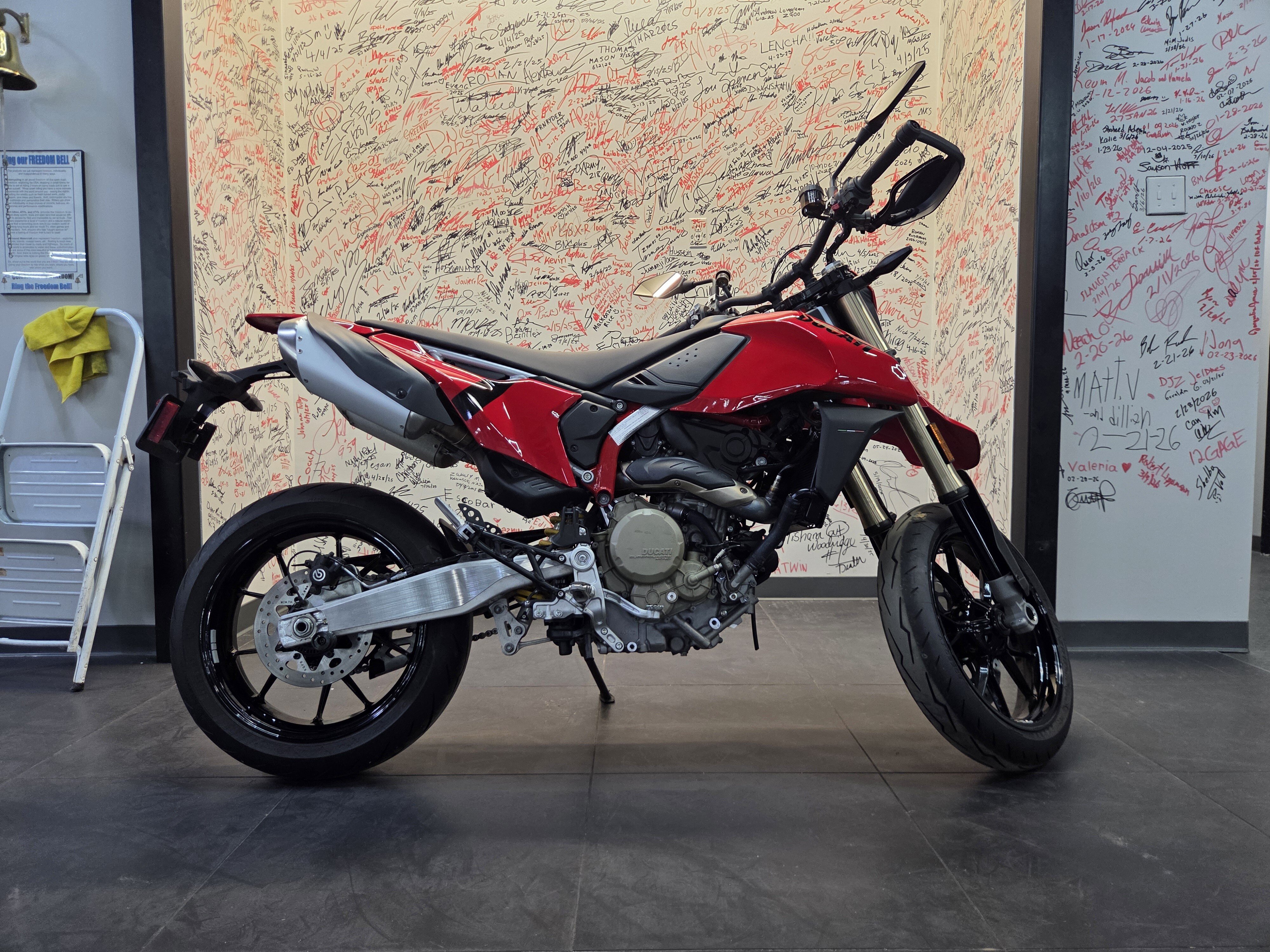 2025 Ducati Hypermotard 698
