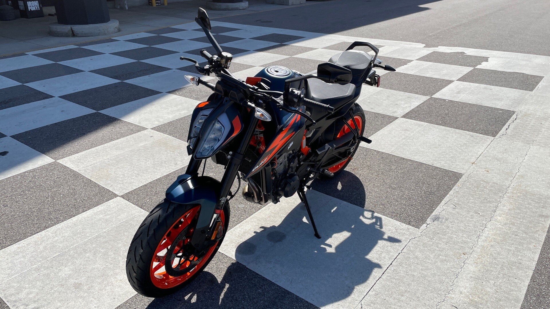 2023 KTM 890