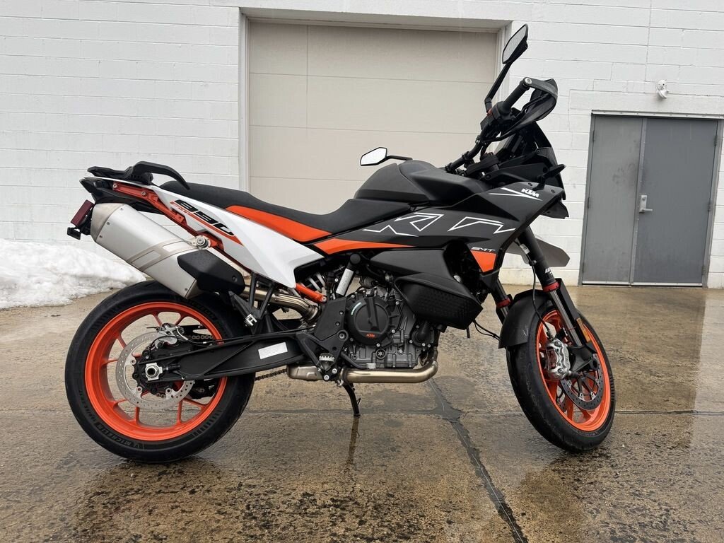 2024 KTM 890